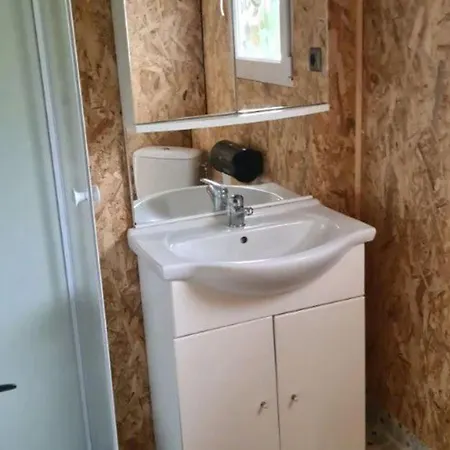 Intime Avec Terrasse Pour 2 Personnes - Api-1-52-420 Κάμπινγκ *